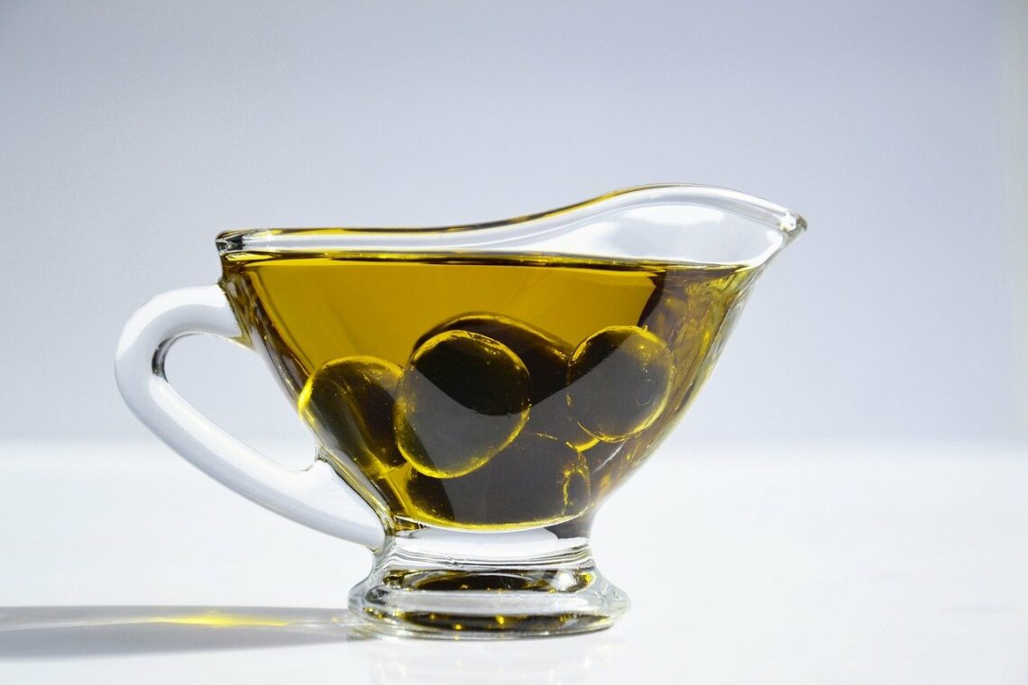 Olivenöl und Olivenblattextrakt vom Olivenbaum